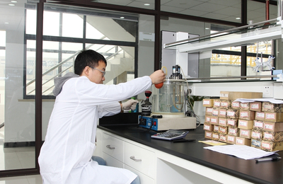 號稱潤滑油行業首家工業4.0工廠的上?；鹁鏉櫥偷降资巧稑? />
</a>
<span><a href=